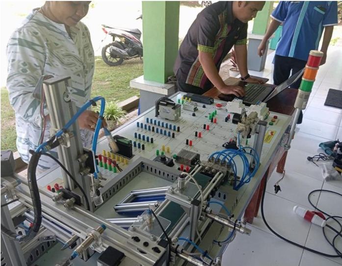 UJI FUNGSI s TRAINING PLC TRAINER (SMKN1 KUPANG)