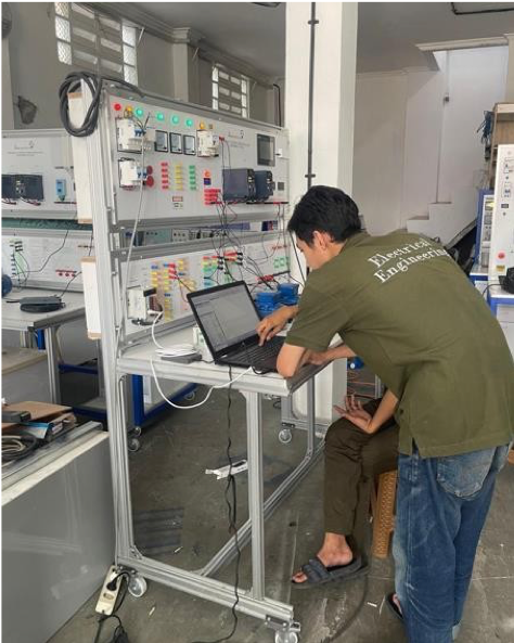 PENGISIAN PROGRAM ALAT TRAINING PLC (SMK)