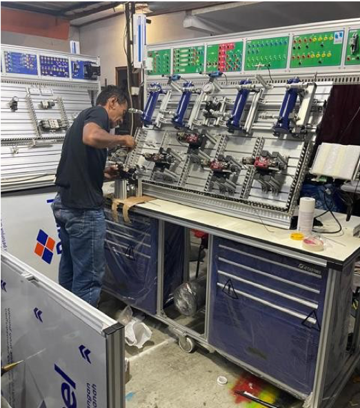 PERAKITAN BASIC HYDRAULIC TRAINER (SMK s UNIVERSITAS)